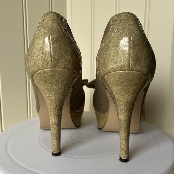MADDEN GIRL Limmeric Tan Gold Big Bow Peep Toe Platform Heels Shoes 7.5 - Picture 9 of 17